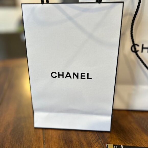 3 different sizes authentic Chanel shopping bags with Chanel eyeliner - Picture 2 of 5